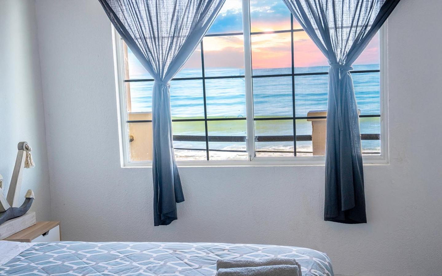 Beachfront Two Bedroom With 3 Beds Тихуана Екстериор снимка