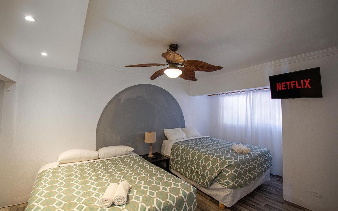 Beachfront Two Bedroom With 3 Beds Тихуана Екстериор снимка